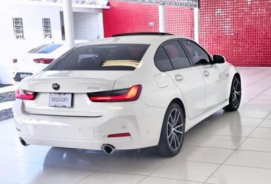 BMW-320i-2024