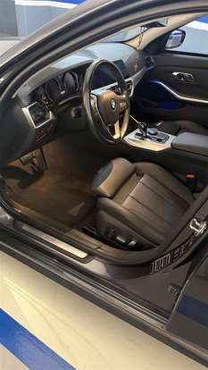 BMW-320i-2019