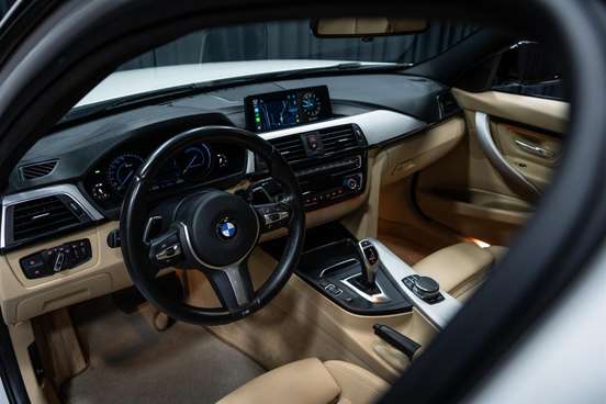BMW-320i-2018