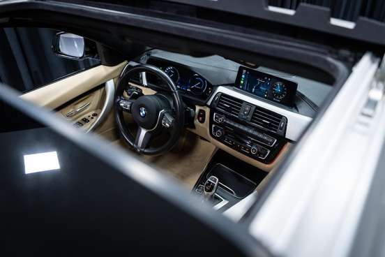 BMW-320i-2018