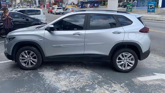 CHEVROLET-TRACKER-2023