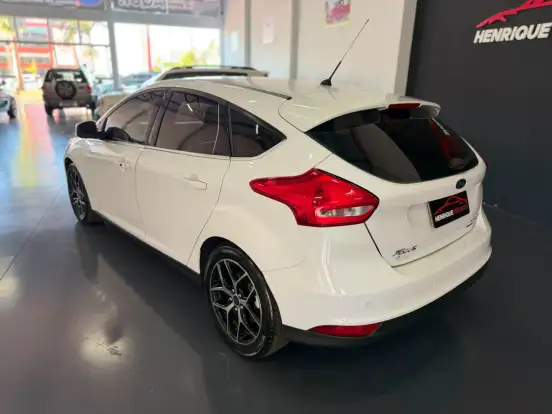FORD-FOCUS-2015