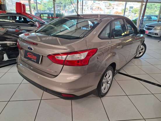 FORD-FOCUS-2.0 S SEDAN 16V FLEX 4P POWERSHIFT FORD-FOCUS-2013