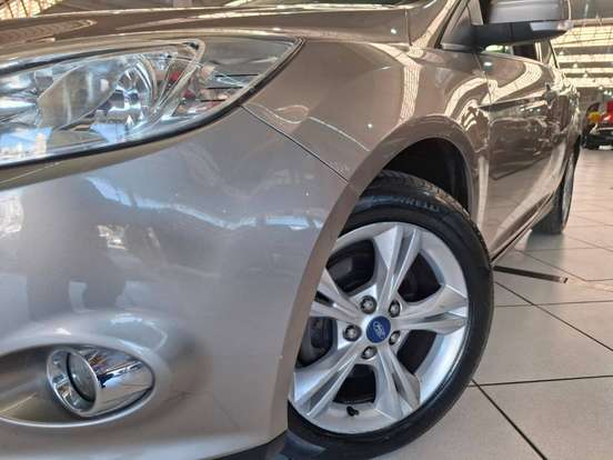 FORD-FOCUS-2.0 S SEDAN 16V FLEX 4P POWERSHIFT FORD-FOCUS-2013