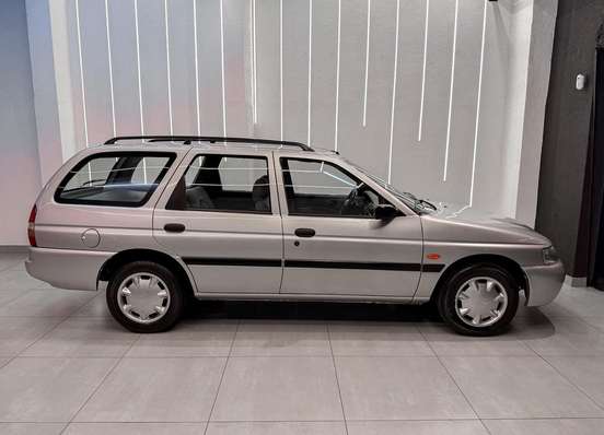 FORD-ESCORT-2002