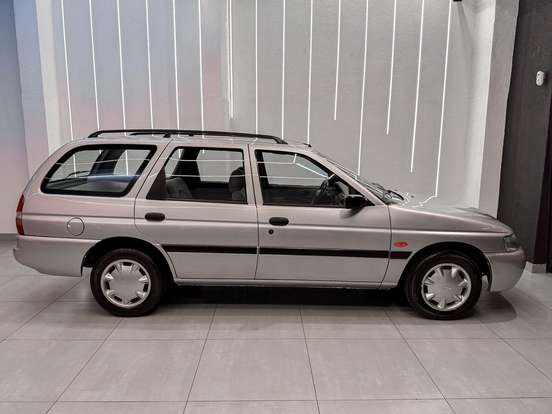 FORD-ESCORT-1.8 GL SW 16V GASOLINA 4P MANUAL FORD-ESCORT-2002