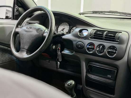 FORD-ESCORT-2002
