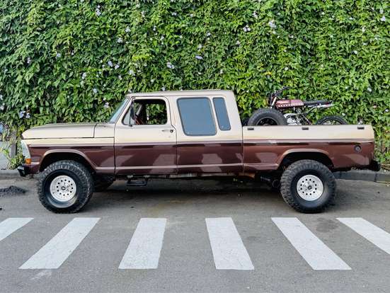FORD-F-1000-1982