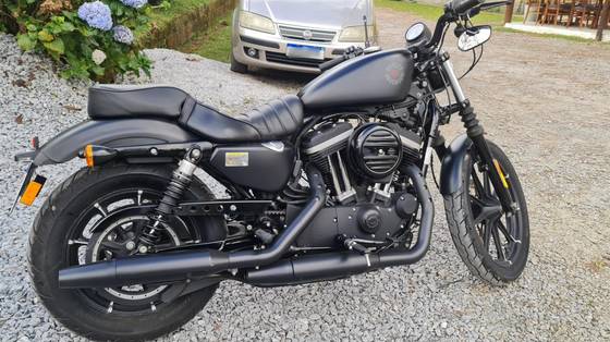 HARLEY-DAVIDSON SPORTSTER IRON 883 