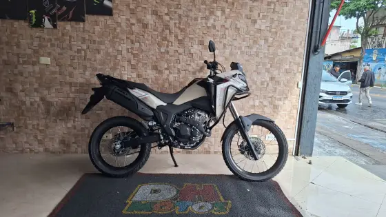 HONDA XRE 300 SAHARA ADVENTURE HONDA XRE 300 SAHARA ADVENTURE
