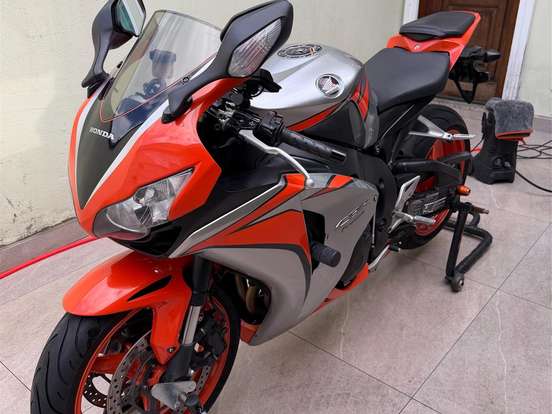 HONDA-CBR 1000RR FIREBLADE HONDA-CBR 1000RR FIREBLADE-2010