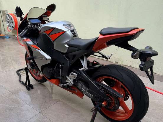 HONDA-CBR 1000RR FIREBLADE HONDA-CBR 1000RR FIREBLADE-2010