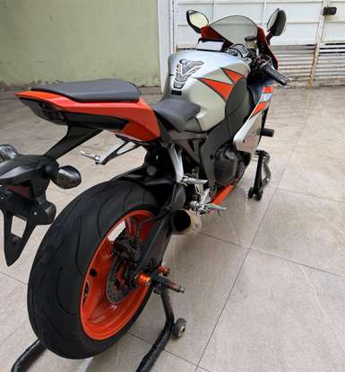 HONDA-CBR 1000RR FIREBLADE-2010