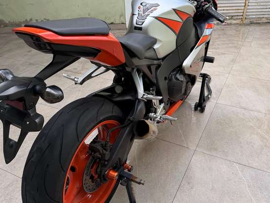 HONDA-CBR 1000RR FIREBLADE HONDA-CBR 1000RR FIREBLADE-2010