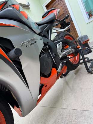 HONDA-CBR 1000RR FIREBLADE-2010