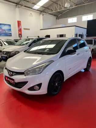 HYUNDAI HB20 1.6 PREMIUM 16V FLEX 4P MANUAL HYUNDAI HB20 1.6 PREMIUM 16V FLEX 4P MANUAL