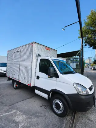 IVECO DAILY 2.3 HPI DIESEL 30S13 CHASSI MANUAL IVECO DAILY 2.3 HPI DIESEL 30S13 CHASSI MANUAL