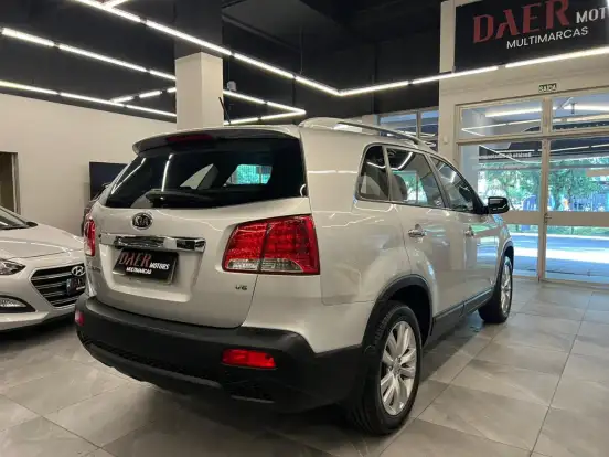KIA-SORENTO-3.5 V6 GASOLINA EX 7L 4WD AUTOMÁTICO KIA-SORENTO-2012