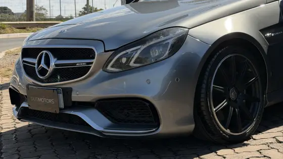 MERCEDES-BENZ E 63 AMG 5.5 V8 32V BI-TURBO GASOLINA 4P AUTOMÁTICO