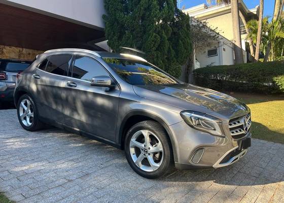 Mercedes-Benz GLA 200 1.6 CGI Flex Advance 7G-DCT