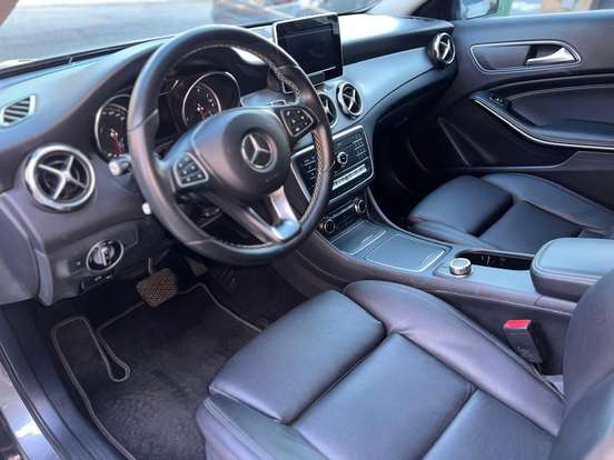 MERCEDES-BENZ-GLA 200-2018