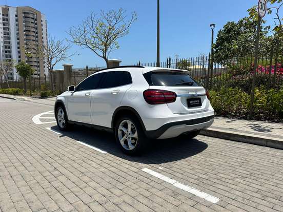 MERCEDES-BENZ-GLA 200-2019
