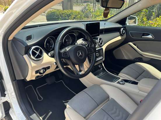 MERCEDES-BENZ-GLA 200-2019
