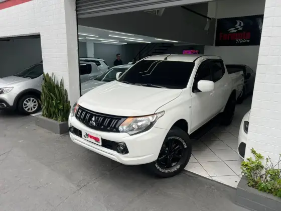 MITSUBISHI L200 TRITON 2.4 16V TURBO DIESEL OUTDOOR GLS CD 4X4 AUTOMÁTICO MITSUBISHI L200 TRITON 2.4 16V TURBO DIESEL OUTDOOR GLS CD 4X4 AUTOMÁTICO