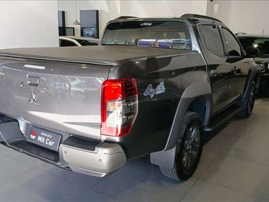 MITSUBISHI-L200 TRITON-2.4 16V TURBO DIESEL SPORT OUTDOOR PLUS CD 4P 4X4 AUTOMÁTICO MITSUBISHI-L200 TRITON-2024