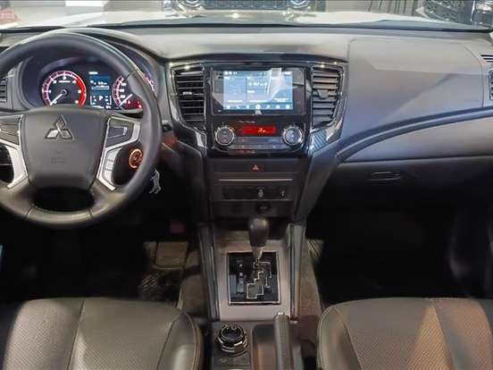 MITSUBISHI-L200 TRITON-2.4 16V TURBO DIESEL SPORT OUTDOOR PLUS CD 4P 4X4 AUTOMÁTICO MITSUBISHI-L200 TRITON-2024