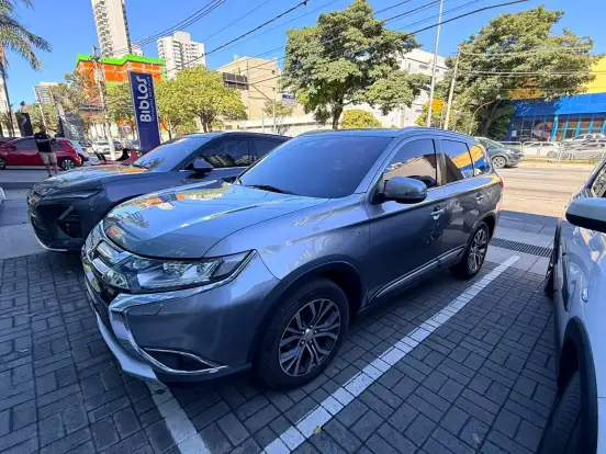 MITSUBISHI-OUTLANDER-3.0 GT 4X4 V6 24V GASOLINA 4P AUTOMÁTICO MITSUBISHI-OUTLANDER-2017