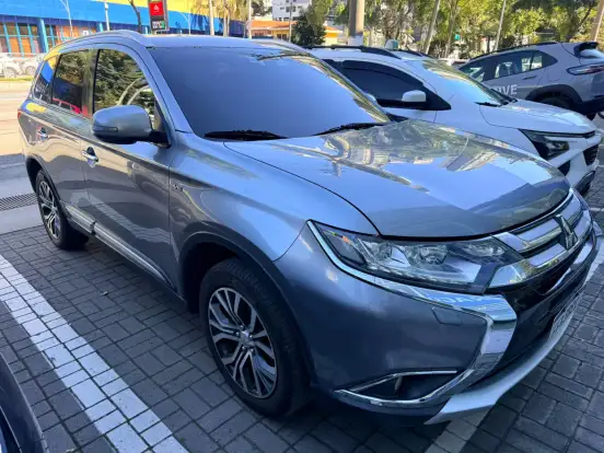 MITSUBISHI-OUTLANDER-3.0 GT 4X4 V6 24V GASOLINA 4P AUTOMÁTICO MITSUBISHI-OUTLANDER-2017