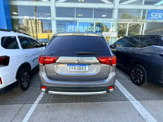 MITSUBISHI-OUTLANDER-3.0 GT 4X4 V6 24V GASOLINA 4P AUTOMÁTICO MITSUBISHI-OUTLANDER-2017