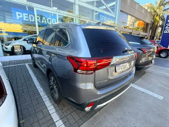 MITSUBISHI-OUTLANDER-3.0 GT 4X4 V6 24V GASOLINA 4P AUTOMÁTICO MITSUBISHI-OUTLANDER-2017