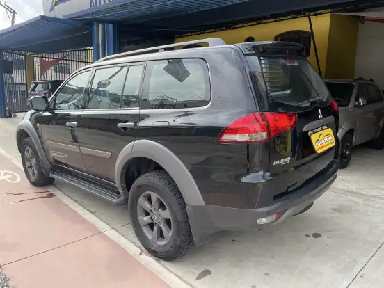 MITSUBISHI-PAJERO-2017