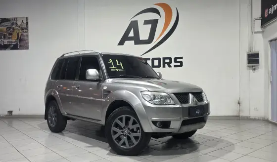 MITSUBISHI PAJERO TR4 2.0 4X2 16V 140CV FLEX 4P AUTOMÁTICO MITSUBISHI PAJERO TR4 2.0 4X2 16V 140CV FLEX 4P AUTOMÁTICO