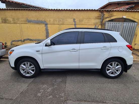 MITSUBISHI-ASX-2011