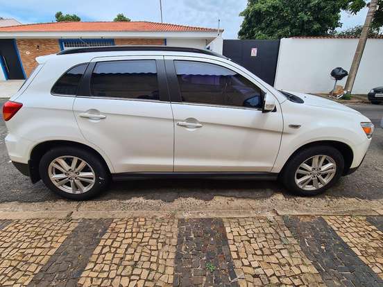 MITSUBISHI-ASX-2011