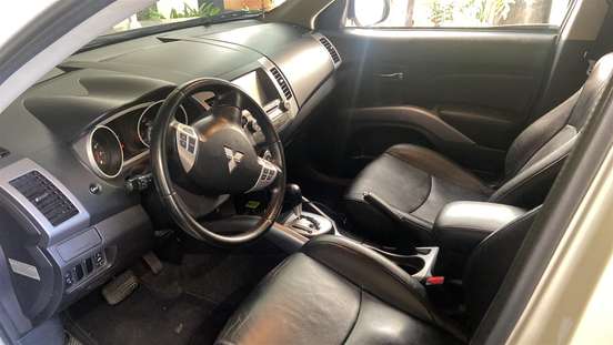 MITSUBISHI-OUTLANDER-2013