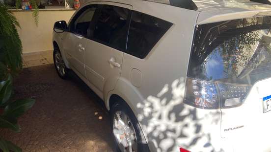 MITSUBISHI-OUTLANDER-2013
