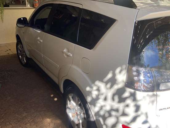 MITSUBISHI-OUTLANDER-2.0 16V GASOLINA 4P AUTOMÁTICO MITSUBISHI-OUTLANDER-2013