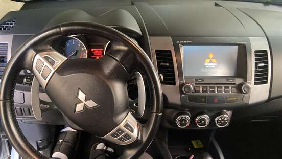 MITSUBISHI-OUTLANDER-2013
