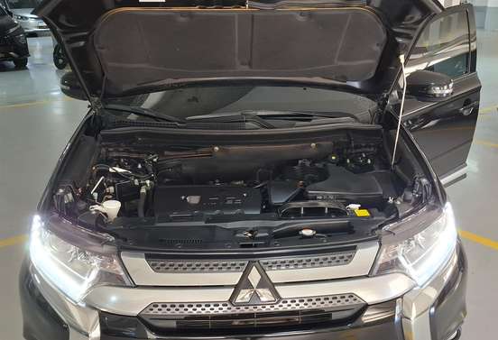 MITSUBISHI-OUTLANDER-2018