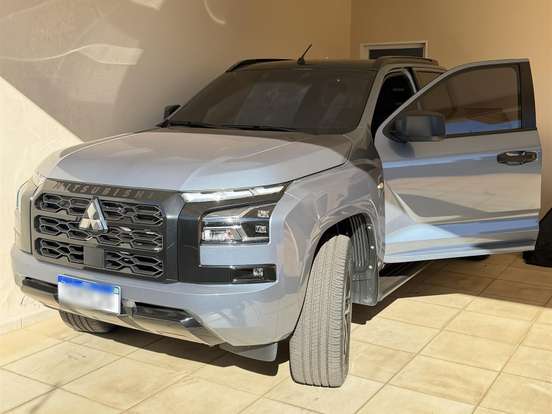MITSUBISHI-TRITON-2.4 BITURBO DIESEL CD TARMAC 4X2 AUTOMÁTICO MITSUBISHI-TRITON-2025