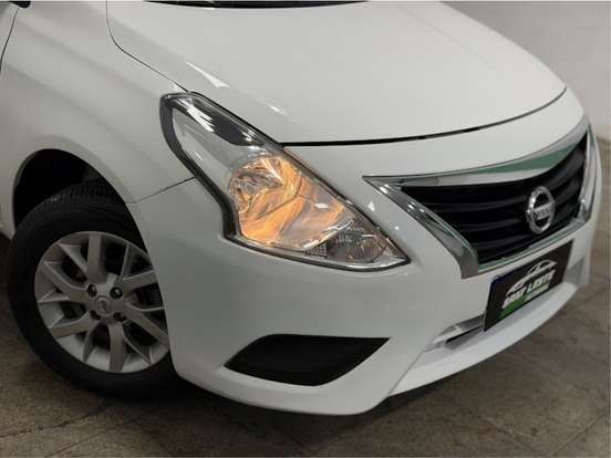 NISSAN-VERSA-2019