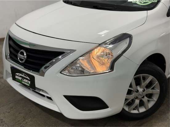 NISSAN-VERSA-2019