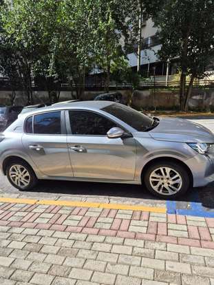 PEUGEOT-208-2022