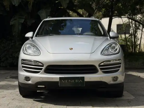 PORSCHE-CAYENNE-2010