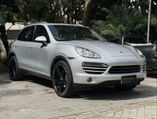 PORSCHE-CAYENNE-2010