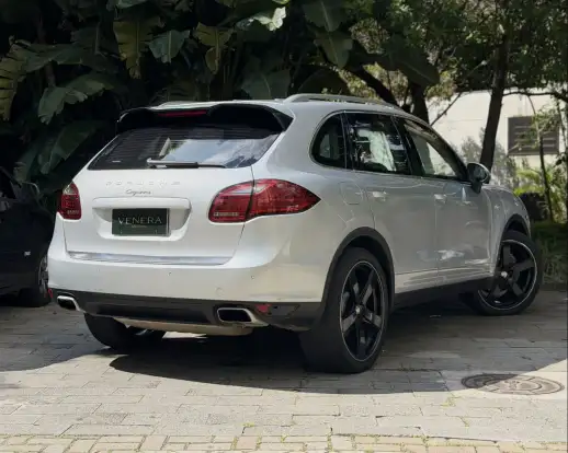 PORSCHE-CAYENNE-2010